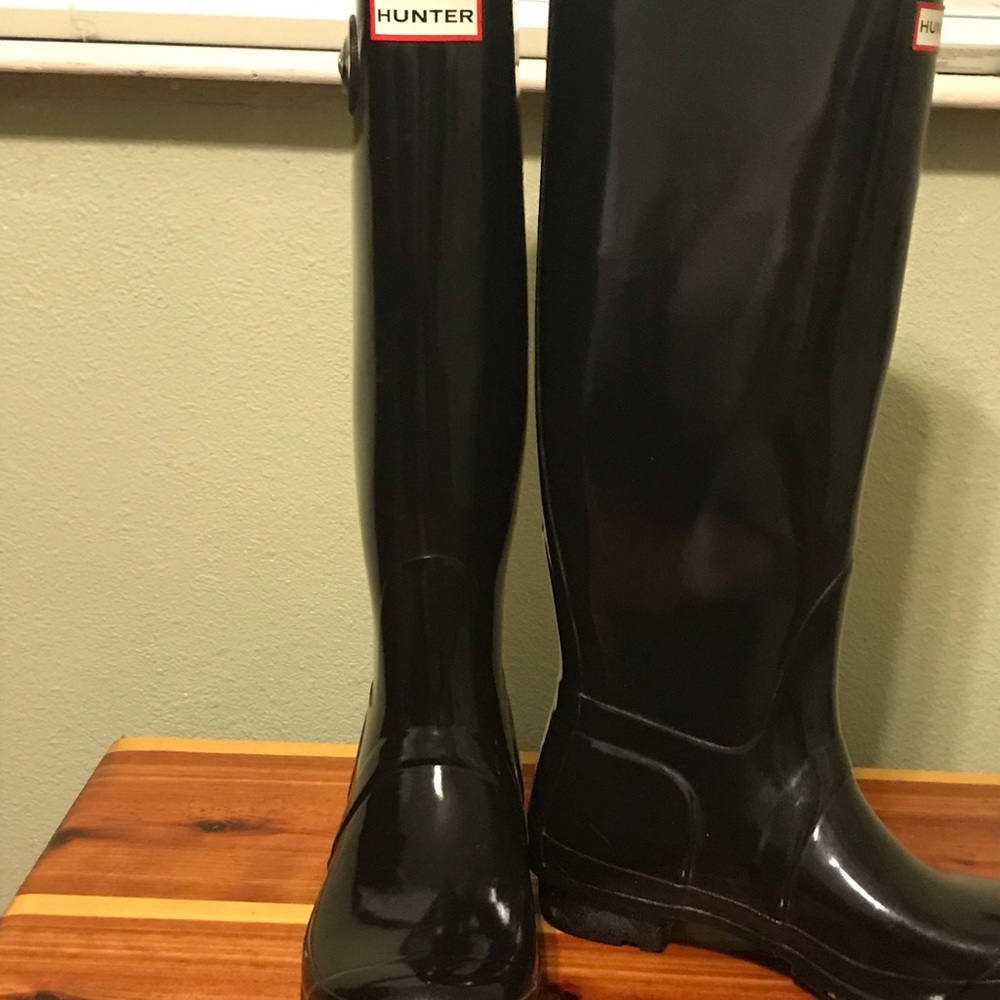 Hunter Rain Boots so 8 1/2 but fits like a 8